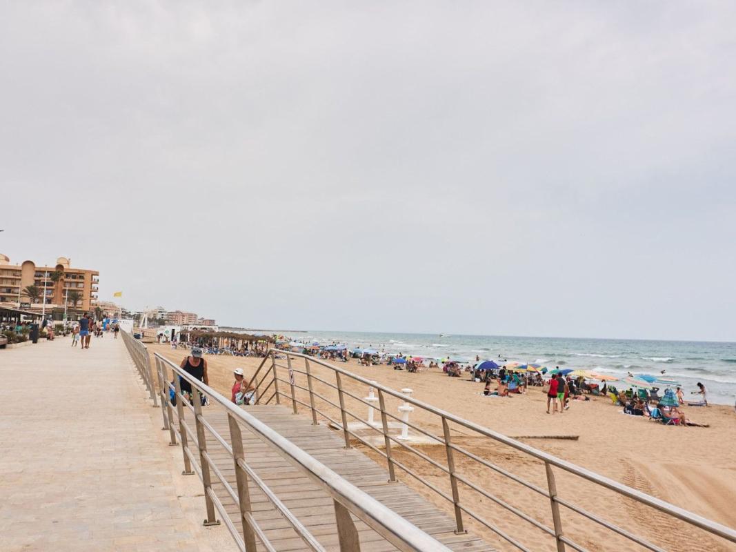 Venta de piso en Piso en Avenida de Inglaterra, Los Europeos, Torrevieja, Torrevieja
photo 3
