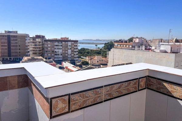 Ático en venta en Ático en Calle Campoamor, 50, Puerto Deportivo, Torrevieja, Torrevieja thumbnail 2