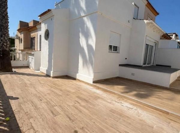 Terraced house for sale at Chalet adosado en Los Balcones - Los Altos del Edén, Torrevieja , Torrevieja thumbnail 2