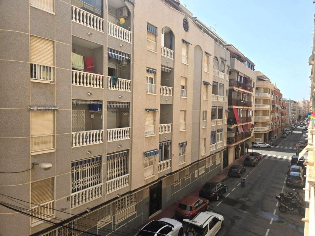 Sprzedaż mieszkania w Piso en Calle Bergantin, Avenida Habaneras - Curva de Palangre, Torrevieja, Torrevieja
photo 4