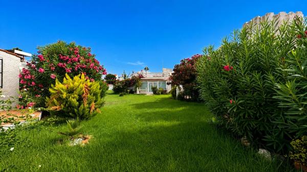 Chalet independiente en venta en Casa o chalet en La Chismosa, Orihuela, Orihuela thumbnail 1