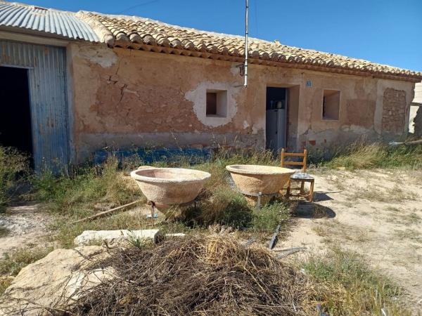 Продаётся загородный участок в Finca rústica en Pinoso , Пиносo thumbnail 2