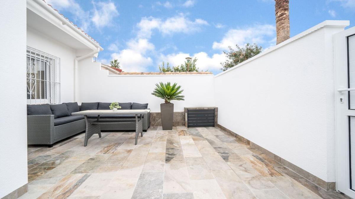 Venta de chalet independiente en Casa o chalet en La Siesta - El Salado - Torreta, Torrevieja, Torrevieja
photo 2