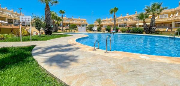 Chalet pareado en Los Balcones - Los Altos del Edén, Torrevieja photo 1