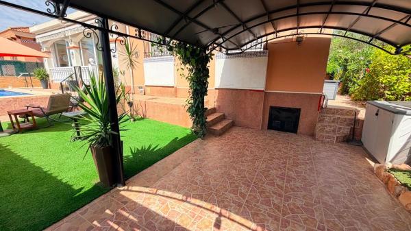 Chalet pareado en Los Montesinos photo 2