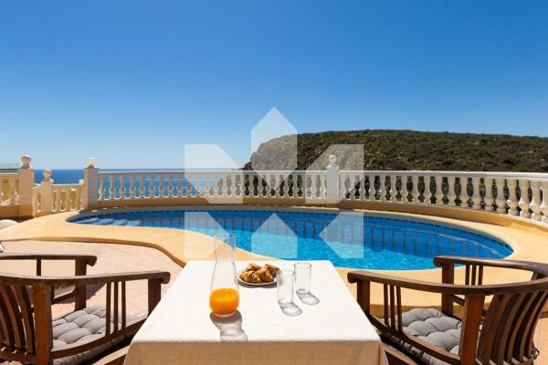Частный шале на продаже в  Casa o chalet en Cumbre del Sol, Benitachell, Бенитачель photo 3