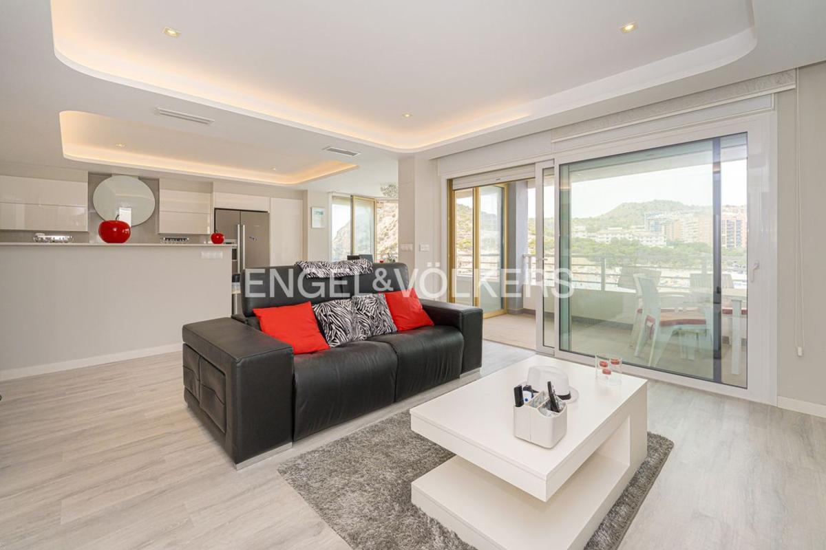 Venta de piso en Piso en Avenida de la Marina Baixa, 2, Cala de Finestrat, Finestrat, Finestrat
photo 2
