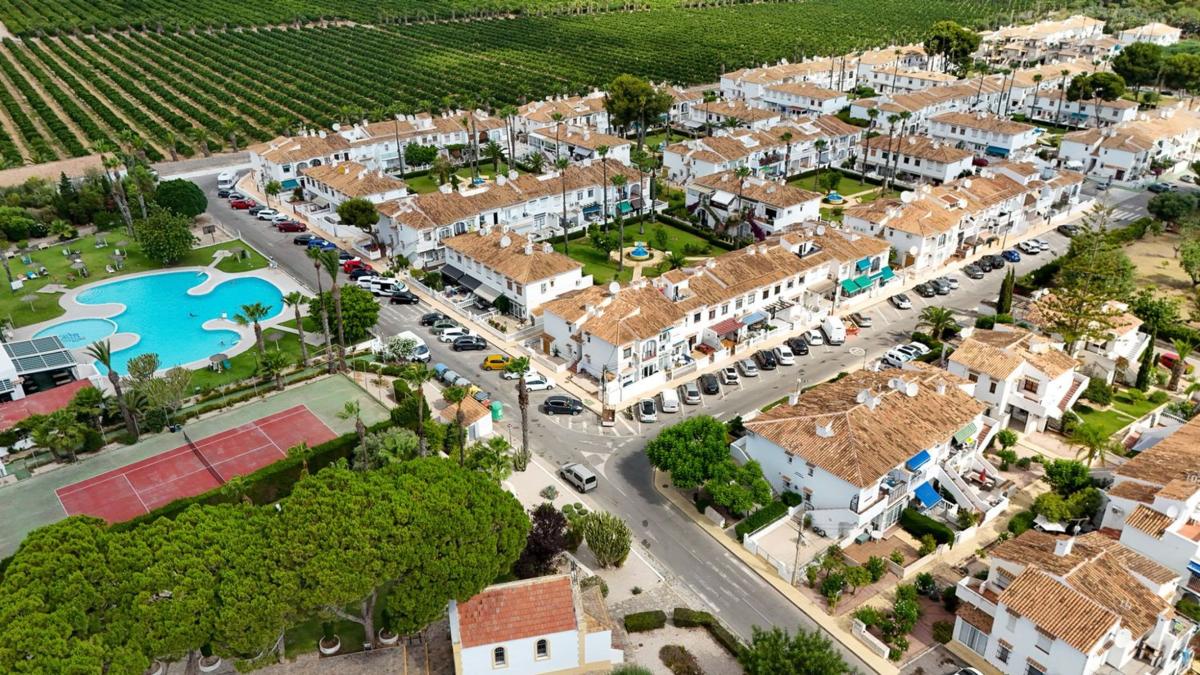Venta de piso en Piso en Calle Enol, Los Balcones - Los Altos del Edén, Torrevieja, Torrevieja
 photo 2