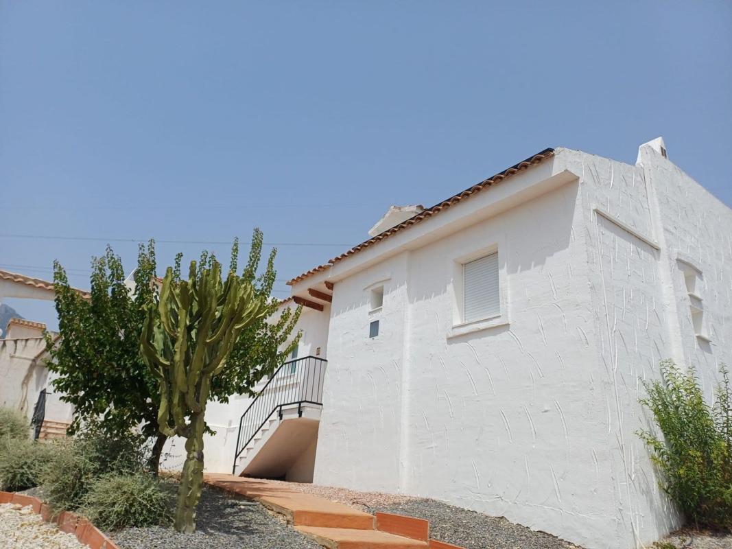 Venta de chalet independiente en Chalet pareado en Calle Serra del Cabeçó d'Or, 18, Montebello - Nou Espai, La Nucia, La Nucia
photo 3