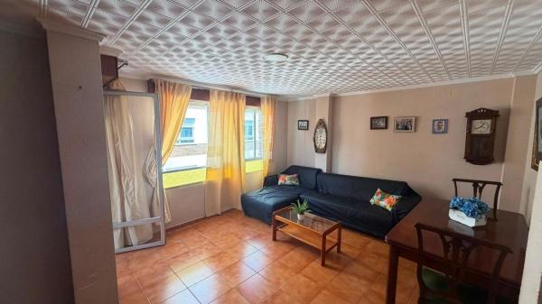 Venta de piso en Piso en Calle Clemente Gosálvez, Centro - Muelle Pesquero, Torrevieja, Torrevieja
 photo 2