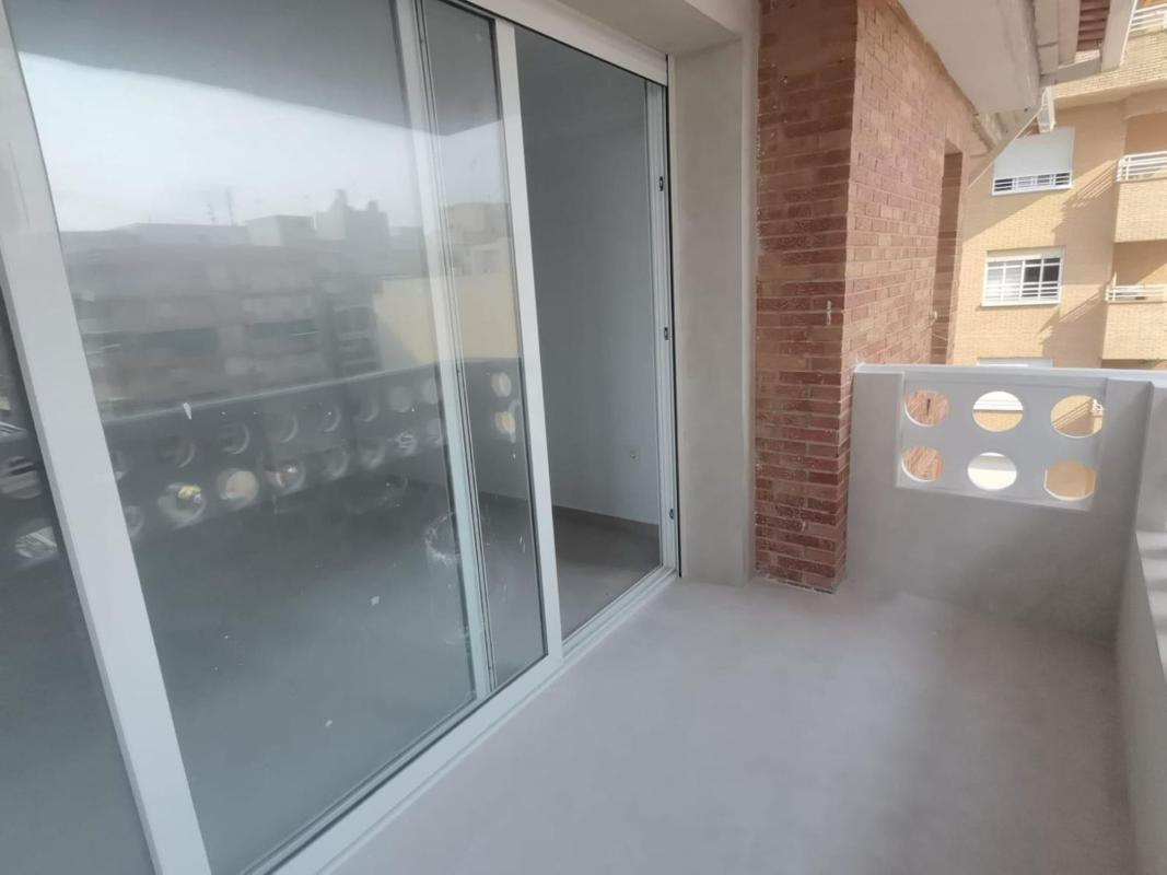 Venta de piso en Piso en Avenida Virgen del Carmen, Gaspar Perrelló, Torrevieja, Torrevieja
photo 2