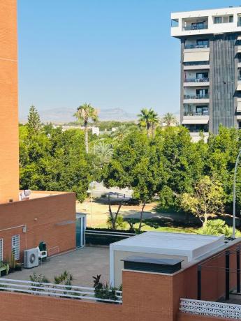 Продажа квартиры на Piso en Periodista Tirso Marín, 16, PAU 5, Alicante / Alacant, Аликанте / Алакант
thumbnail 3