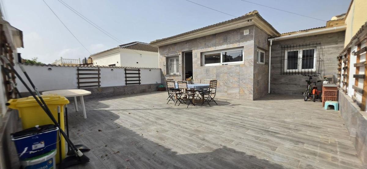 Sprzedaż niezależnego domku jednorodzinnego w  Casa o chalet independiente en La Siesta - El Salado - Torreta, Torrevieja, Torrevieja photo 2