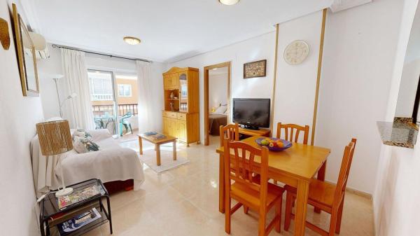 Sprzedaż mieszkania w Piso en Calle San Emigdio, 37, El Molino, Torrevieja, Torrevieja
 photo 1
