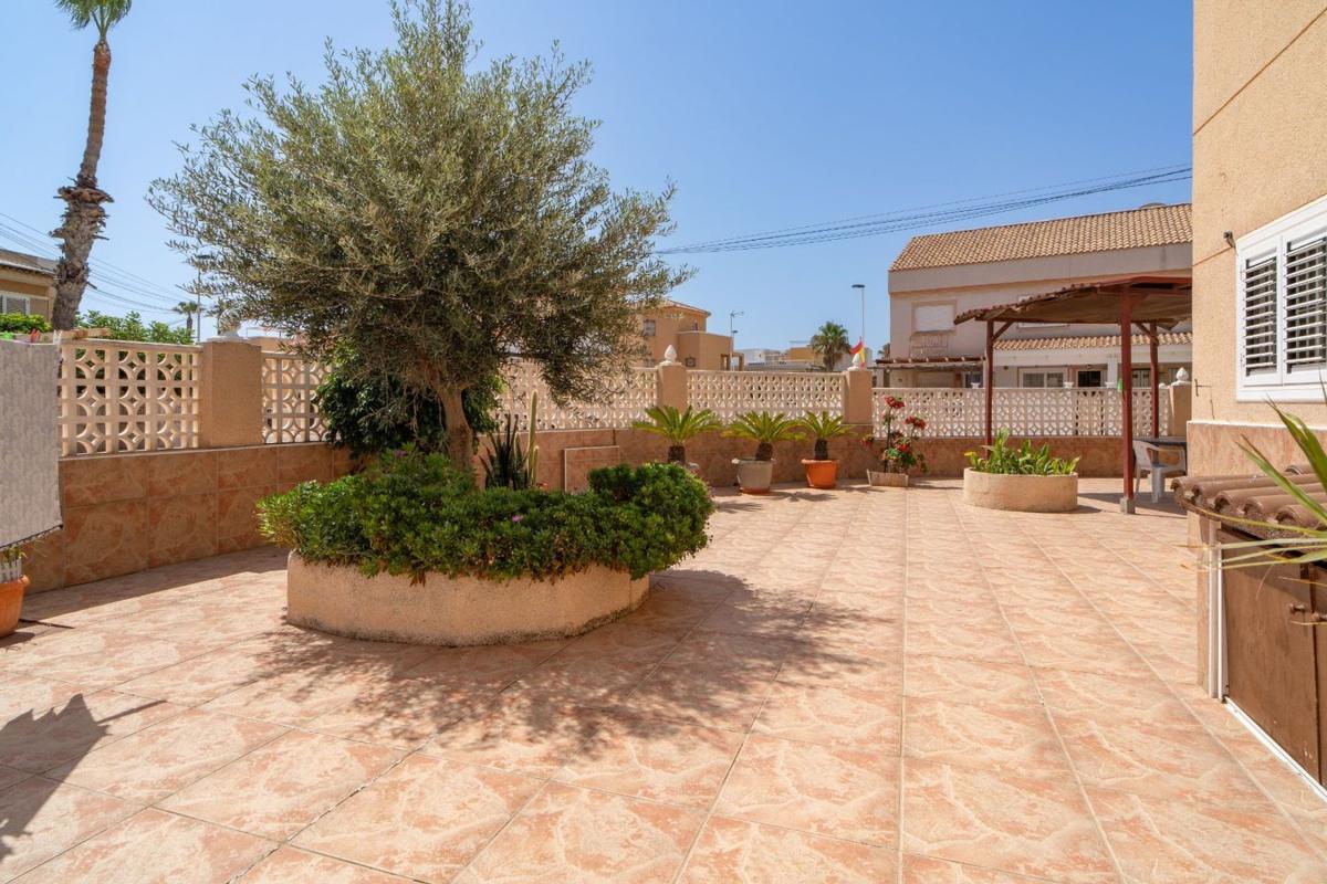 Venta de chalet adosado en Chalet adosado en Zona los Frutales, Torrevieja , Torrevieja photo 2