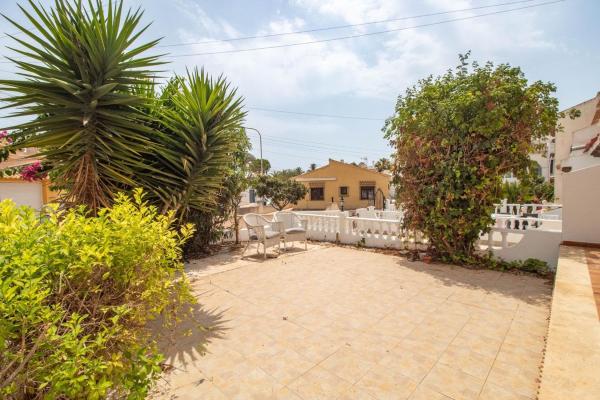 Chalet independiente en venta en Nueva Torrevieja - Aguas Nuevas, Torrevieja
thumbnail 2