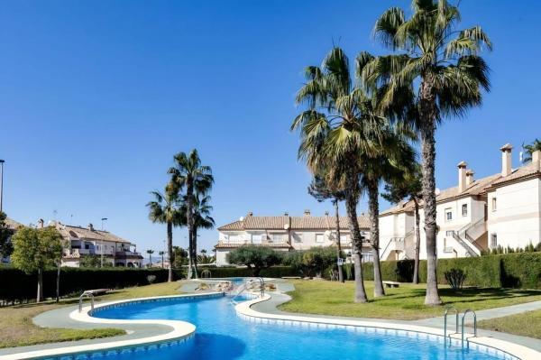 Chalet adosado en Aguas Nuevas, Torrevieja photo 1