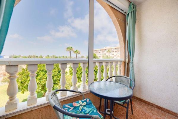 Venta de piso en Piso en Parque de las Naciones, Torrevieja, Torrevieja
 photo 1