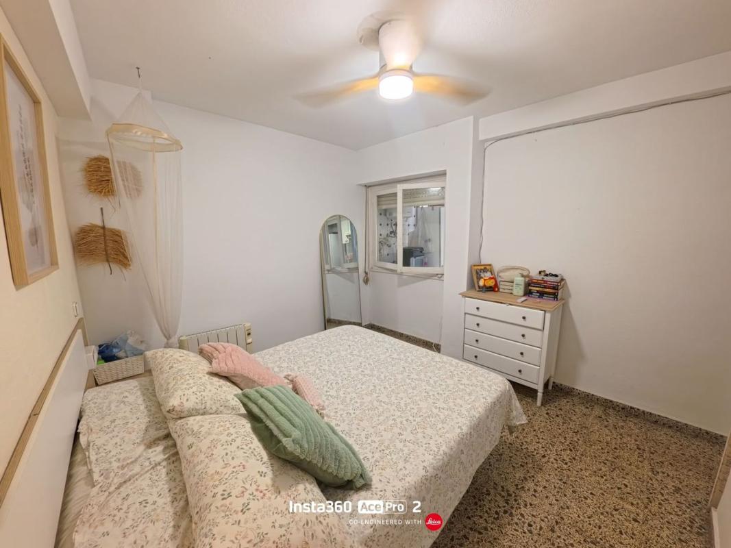 Venta de piso en Piso en Calle Jazmín, Carolinas Bajas, Alicante / Alacant, Alicante / Alacant
 photo 2