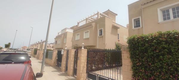 Chalet pareado en Manuel Ferrandez, 27, Urbanizaciones, Guardamar del Segura thumbnail 1