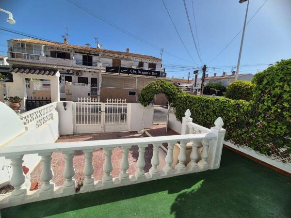 Chalet adosado en Calle Doctor Waksman, Zona los Frutales, Torrevieja photo 1
