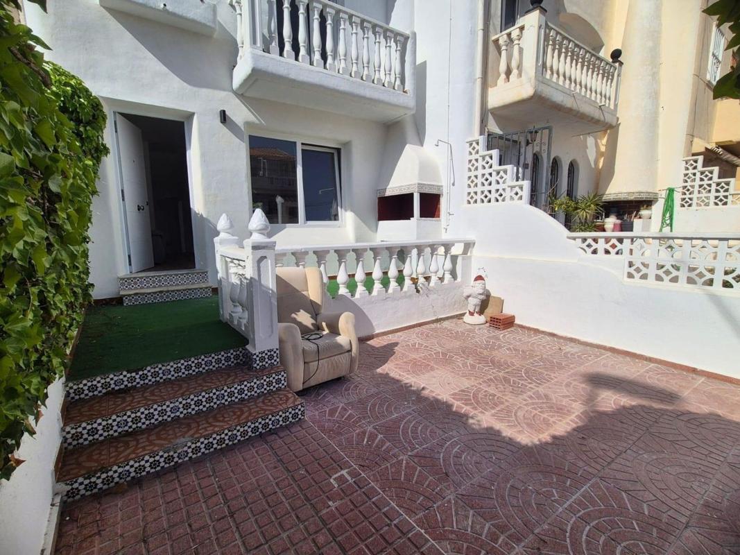 Venta de chalet adosado en Chalet adosado en Calle Doctor Waksman, Zona los Frutales, Torrevieja , Torrevieja photo 4