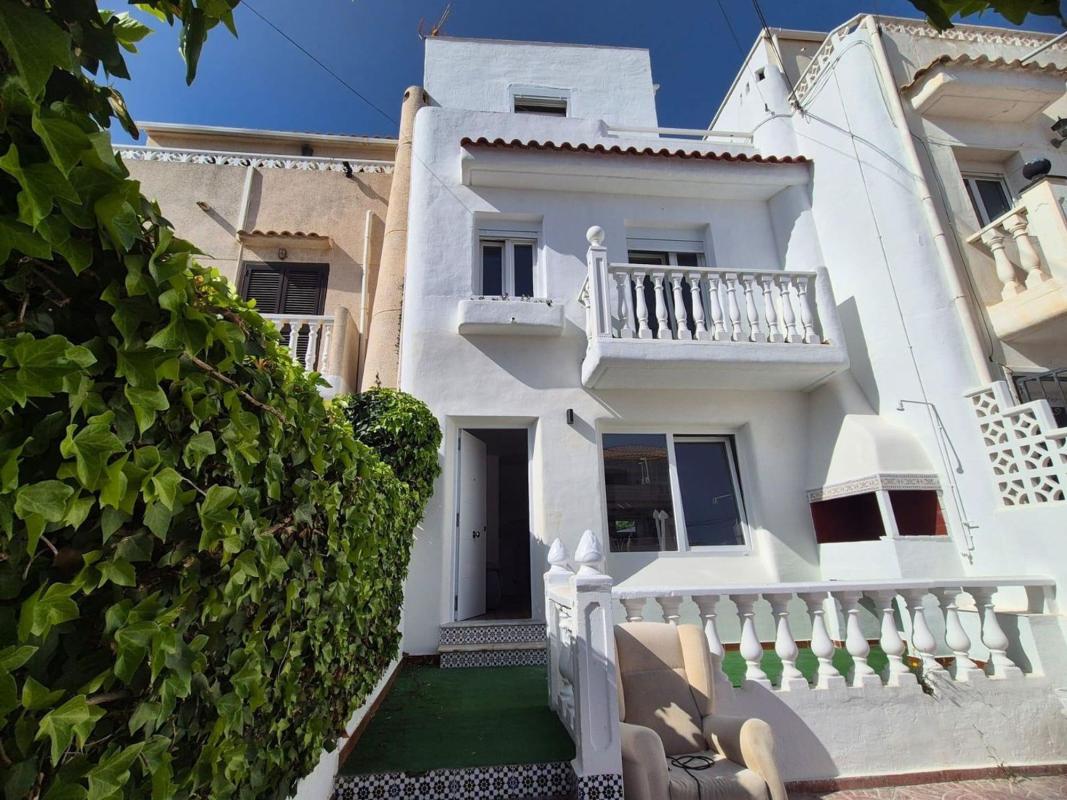 Venta de chalet adosado en Chalet adosado en Calle Doctor Waksman, Zona los Frutales, Torrevieja , Torrevieja photo 5