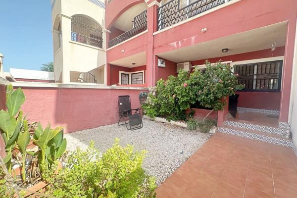 Chalet adosado en Calle Sanabria s/n, Los Balcones - Los Altos del Edén, Torrevieja photo 1