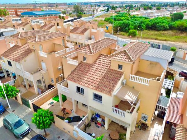 Chalet pareado en Calle las Tortolas, La Siesta - El Salado - Torreta, Torrevieja thumbnail 3