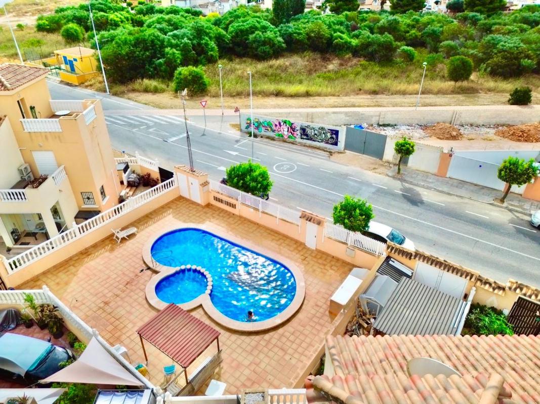 Venta de chalet independiente en Chalet pareado en Calle las Tortolas, La Siesta - El Salado - Torreta, Torrevieja, Torrevieja
photo 4