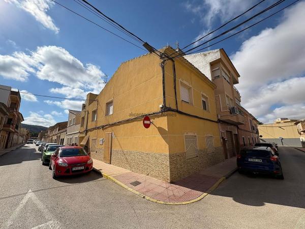 Chalet adosado en Pinoso photo 1