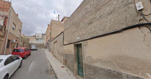 Chalet adosado en Calle Viriato, Centro, Elda thumbnail 3