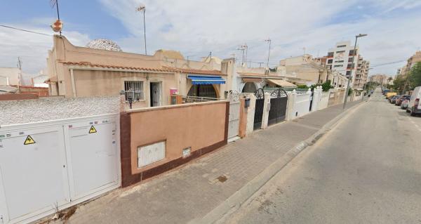 Chalet adosado en Calle Santa Petra, Nueva Torrevieja, Torrevieja photo 1