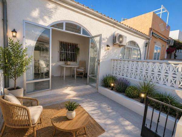 Casa o chalet independiente en Avenida Adradas, La Siesta - El Salado - Torreta, Torrevieja photo 1
