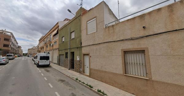 Chalet adosado en Calle Caridad, San Crispín - Huerta Nueva - Estación, Elda thumbnail 1