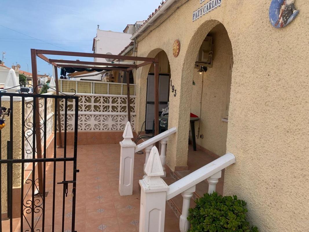 Продажа отдельного шале в  Chalet pareado en Calle Parque Ebro, 193, San Fulgencio, Сан-Фульхенсио photo 4