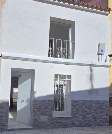 Chalet adosado en Pinoso photo 1