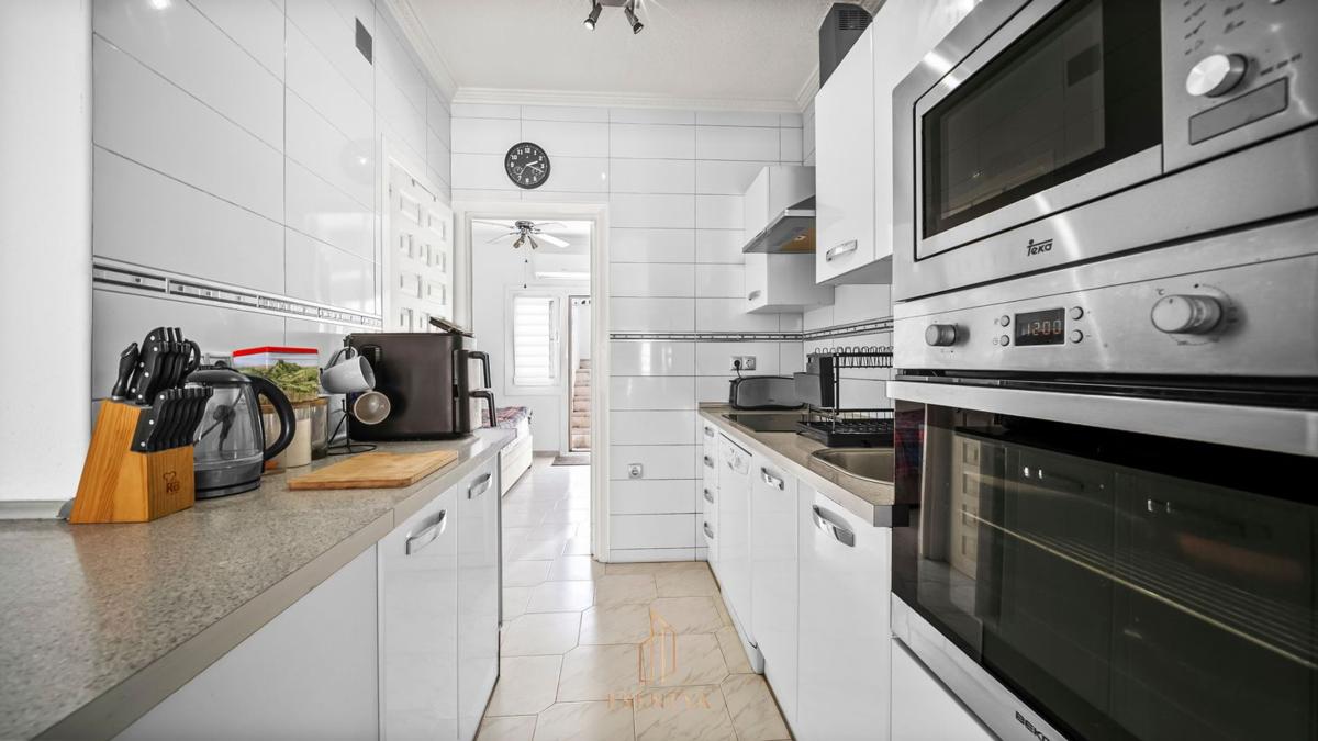Продажа таунхауса в Chalet adosado en Calle Iniesta, Blue Lagoon - Galán, San Miguel de Salinas , Сан-Мигель-де-Салинас photo 5