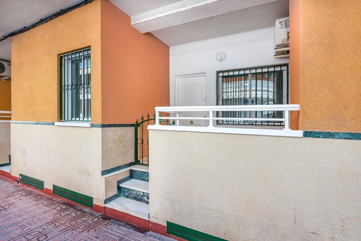 Sale of apartment in Piso en CL Patricio Zammit, 61, Antonio Machado, Torrevieja, Torrevieja
photo 2