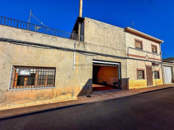 Chalet adosado en Pinoso photo 1