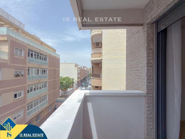 Venta de piso en Piso en Antonio Machado, Torrevieja, Torrevieja
thumbnail 3