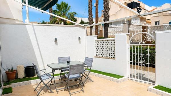 Chalet wolnostojący na sprzedaż w Casa o chalet en Los Balcones - Los Altos del Edén, Torrevieja, Torrevieja photo 1