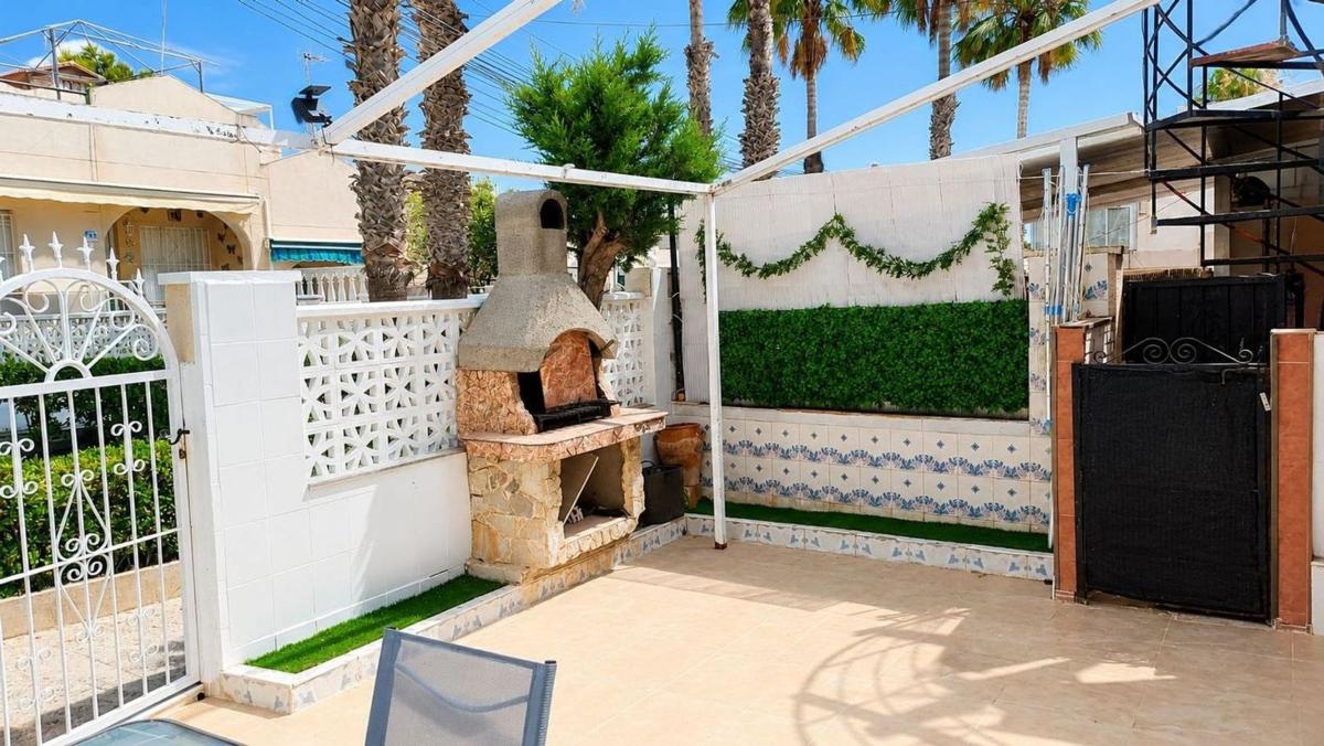 Sprzedaż niezależnego domku jednorodzinnego w  Casa o chalet en Los Balcones - Los Altos del Edén, Torrevieja, Torrevieja photo 2