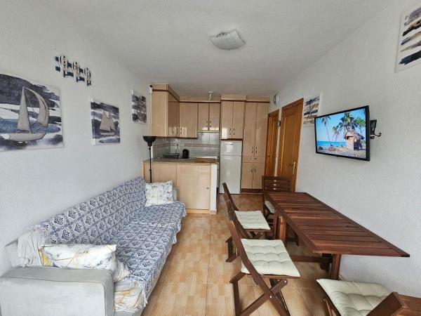 Chalet adosado en Calle del Pino, 91, Los Balcones - Los Altos del Edén, Torrevieja thumbnail 2