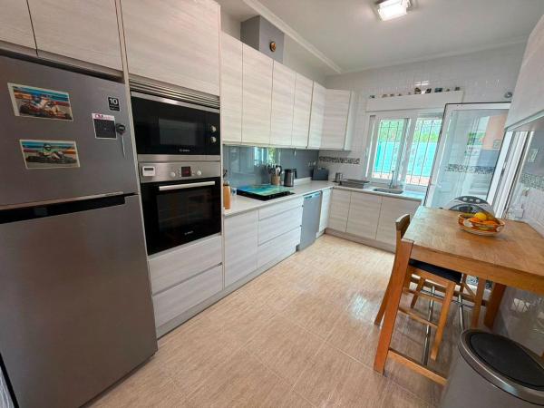 Частный шале на продаже в  Casa o chalet en Los Montesinos, Лос-Монтесинос photo 2