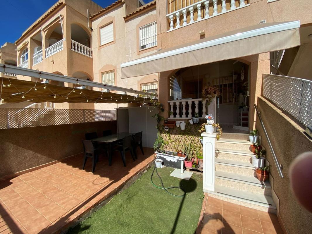 Venta de piso en Piso en Calle del Pino, Los Balcones - Los Altos del Edén, Torrevieja, Torrevieja
 photo 2