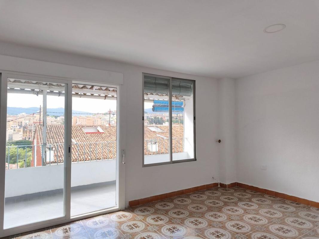 Продажа квартиры на Piso en Barri Eixample, Alcoy / Alcoi, Алкой
 photo 2