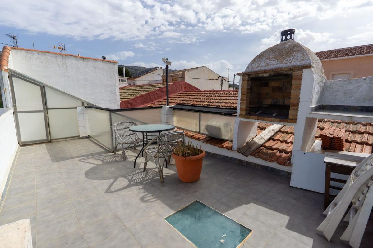 Продажа таунхауса в Chalet adosado en Calle Menéndez Pelayo, Ibi , Иби photo 2