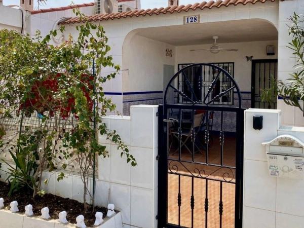 Chalet adosado en Calle Urano, La Siesta - El Salado - Torreta, Torrevieja thumbnail 3