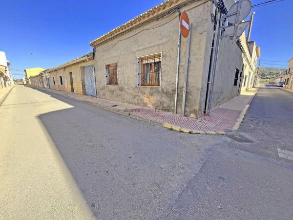 Chalet adosado en Pinoso photo 1